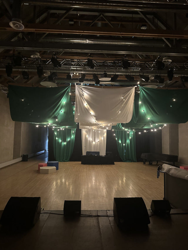 GUL FLAMSKYDDAD BURLINGTON – EVENT & DEKORATION