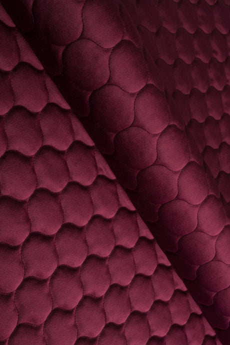 Djup bordeauxröd magic velvet 3D – quiltad velour med droppmönster (bild 1 av 8)