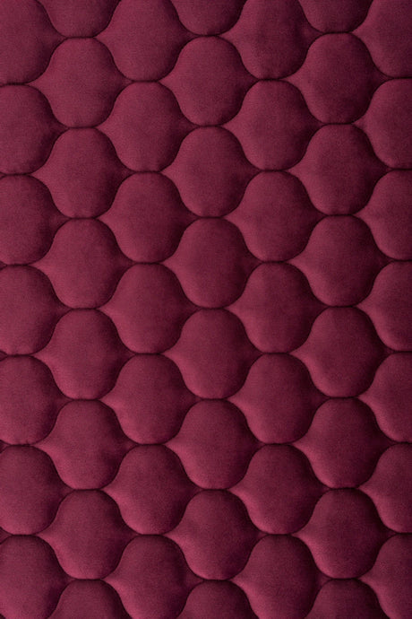 Djup bordeauxröd magic velvet 3D – quiltad velour med droppmönster (bild 2 av 8)