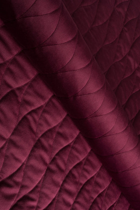 Djup bordeauxröd magic velvet 3D – quiltad velour med vågmönster (bild 1 av 8)