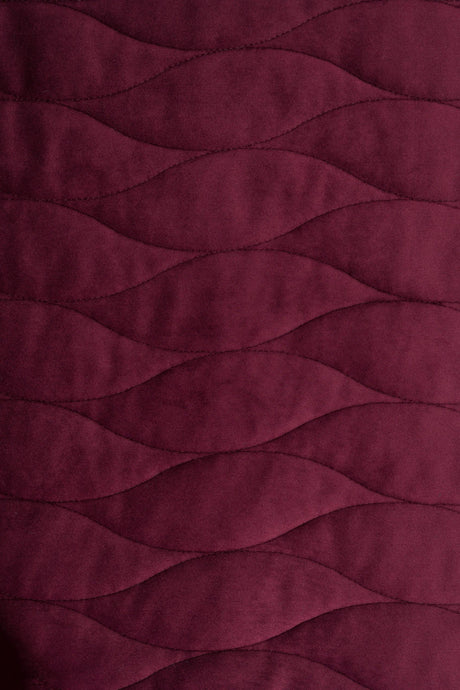Djup bordeauxröd magic velvet 3D – quiltad velour med vågmönster (bild 2 av 8)