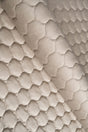 Varm sandbeige magic velvet 3D – quiltad velour med droppmönster (bild 1 av 8)
