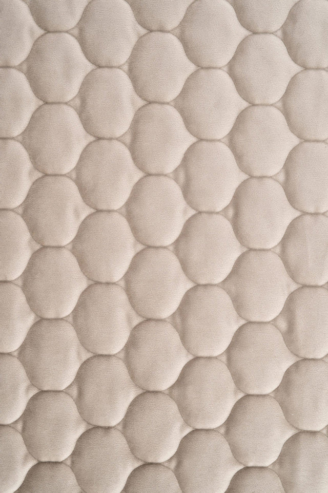 Varm sandbeige magic velvet 3D – quiltad velour med droppmönster (bild 2 av 8)