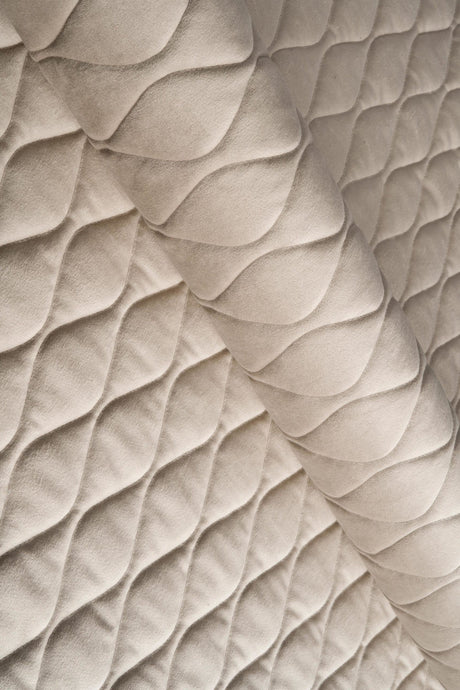 Varm sandbeige magic velvet 3D – quiltad velour med bladmönster (bild 1 av 8)