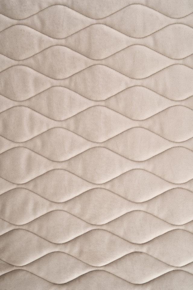 Varm sandbeige magic velvet 3D – quiltad velour med bladmönster (bild 2 av 8)
