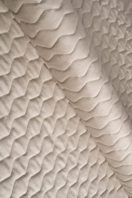 Varm sandbeige magic velvet 3D – quiltad velour med sicksackmönster (bild 1 av 8)