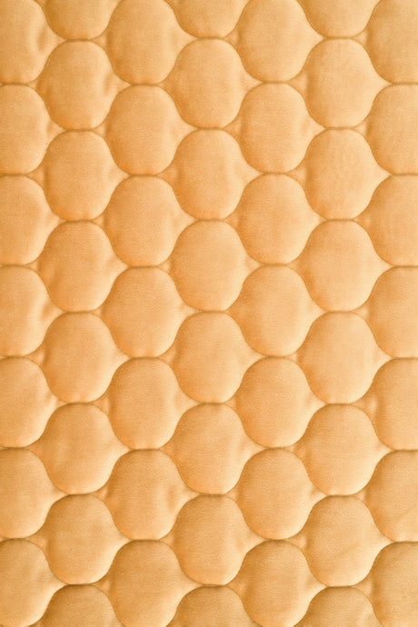 Varm honungsgul magic velvet 3D – quiltad velour med droppmönster (bild 2 av 8)