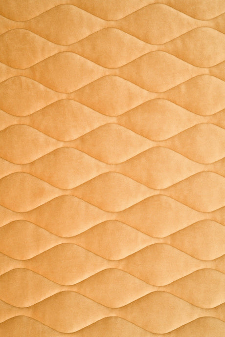 Varm honungsgul magic velvet 3D – quiltad velour med bladmönster (bild 2 av 8)