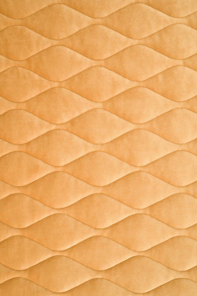 Varm honungsgul magic velvet 3D – quiltad velour med bladmönster (bild 2 av 8)