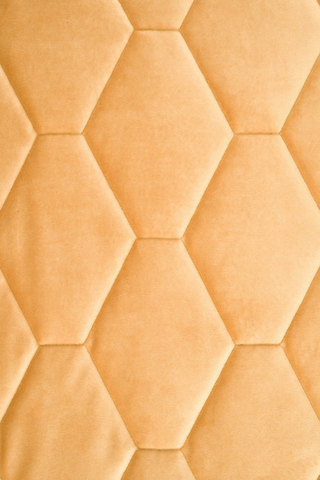 Varm honungsgul magic velvet 3D – quiltad velour med sexkantmönster (bild 2 av 8)