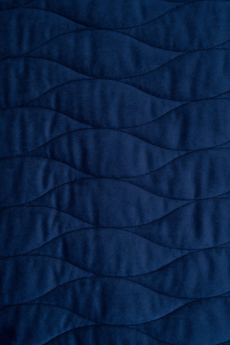 Klassisk marinblå magic velvet 3D – quiltad velour med vågmönster (bild 2 av 8)
