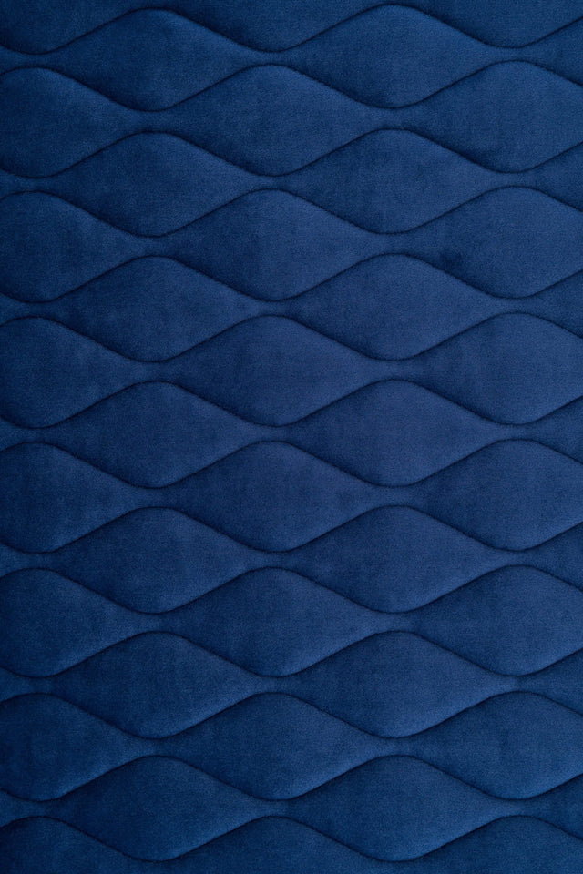 Klassisk marinblå magic velvet 3D – quiltad velour med bladmönster (bild 2 av 8)