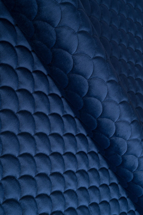 Klassisk marinblå magic velvet 3D – quiltad velour med fjällmönster (bild 1 av 8)