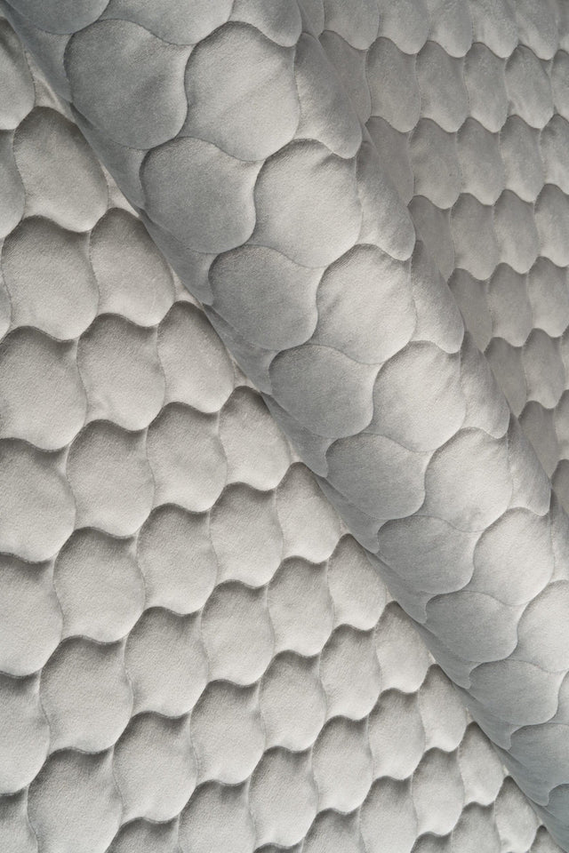 Lugn stengrå magic velvet 3D – quiltad velour med droppmönster (bild 1 av 8)