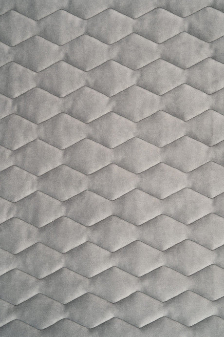 Lugn stengrå magic velvet 3D – quiltad velour med sicksackmönster (bild 2 av 8)