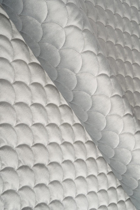 Lugn stengrå magic velvet 3D – quiltad velour med fjällmönster (bild 1 av 8)