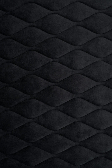 Matt nattsvart magic velvet 3D – kviltad velour med bladmönster (bild 2 av 8)