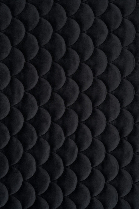 Matt nattsvart magic velvet 3D – kviltad velour med fjällmönster (bild 2 av 8)