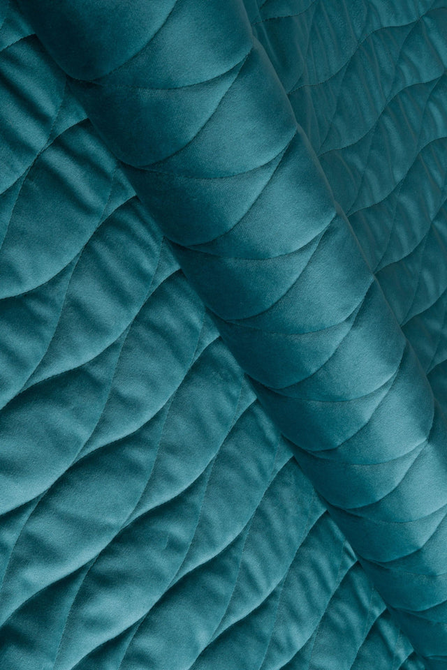 Djup lagunturkos magic velvet 3D – quiltad velour med vågmönster (bild 1 av 8)