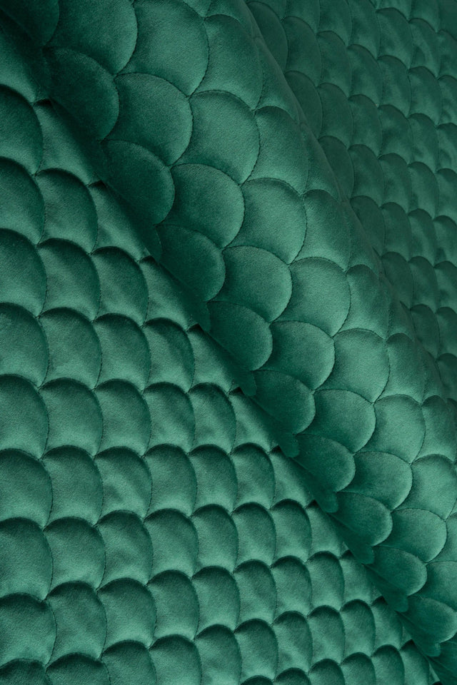 Mörk smaragdgrön magic velvet 3D – quiltad velour med fjällmönster (bild 1 av 8)