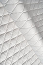 Klar snövit magic velvet 3D – quiltad velour med bladmönster (bild 1 av 8)