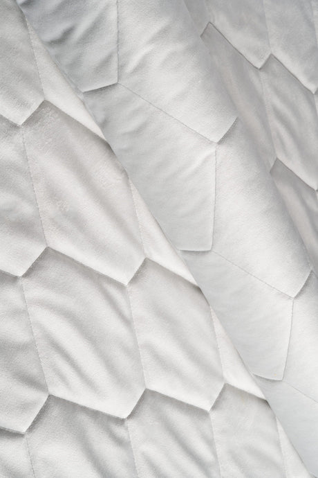 Klar snövit magic velvet 3D – quiltad velour med sexkantsmönster (bild 1 av 8)