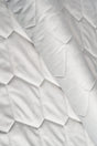 Klar snövit magic velvet 3D – quiltad velour med sexkantsmönster (bild 1 av 8)