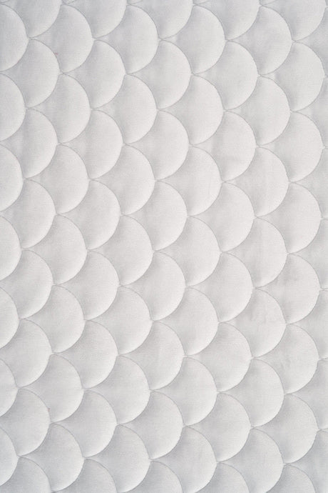 Klar snövit magic velvet 3D – quiltad velour med fjällmönster (bild 2 av 8)