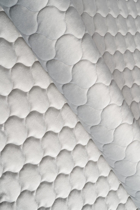Ljus silvergrå magic velvet 3D – quiltad velour med droppmönster (bild 1 av 8)
