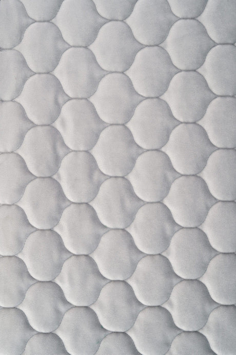 Ljus silvergrå magic velvet 3D – quiltad velour med droppmönster (bild 2 av 8)