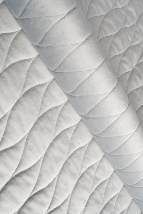 Ljus silvergrå magic velvet 3D – quiltad velour med vågmönster (bild 1 av 8)