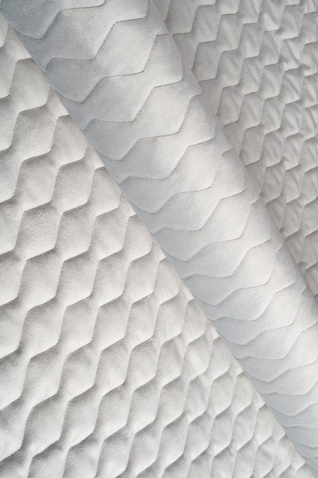 Ljus silvergrå magic velvet 3D – quiltad velour med sicksackmönster (bild 1 av 8)