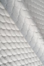 Ljus silvergrå magic velvet 3D – quiltad velour med fjällmönster (bild 1 av 8)
