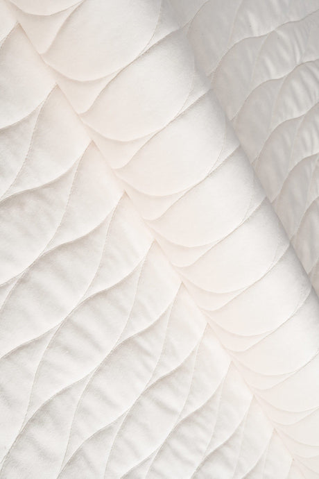 Varm elfenbensvit magic velvet 3D – quiltad velour med vågmönster (bild 1 av 8)