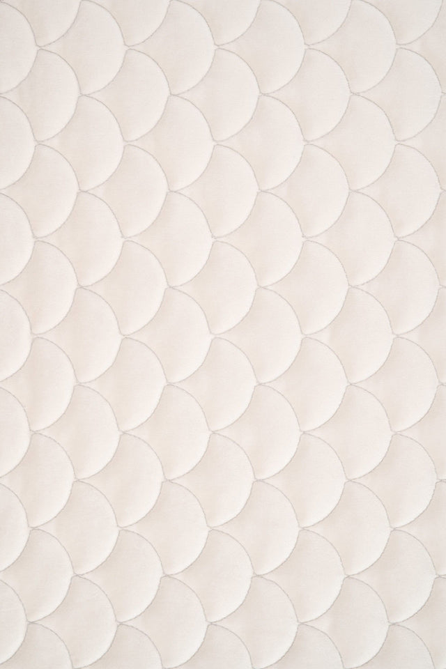 Varm elfenbensvit magic velvet 3D – quiltad velour med fjällmönster (bild 2 av 8)