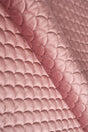 Dammig gammalrosa magic velvet 3D – quiltad velour med fjällmönster (bild 1 av 8)
