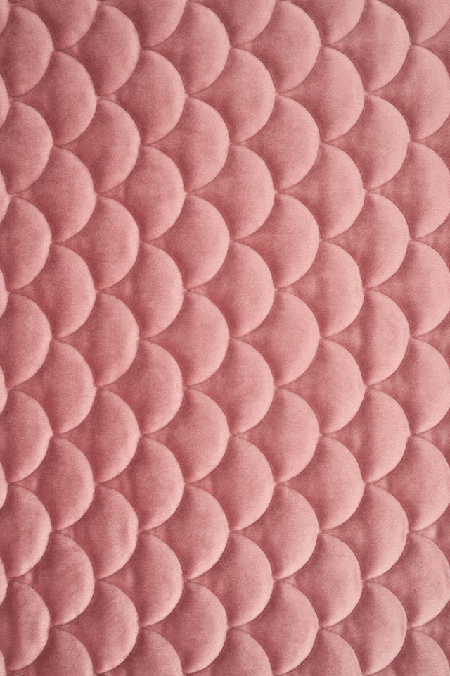 Dammig gammalrosa magic velvet 3D – quiltad velour med fjällmönster (bild 2 av 8)