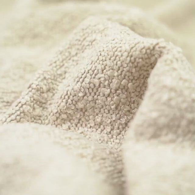 VARM MANDELBEIGE BALOO BOUCLÉ MÖBELTYG – TEDDY-STRUKTUR & EXTREM SLITSTYRKA