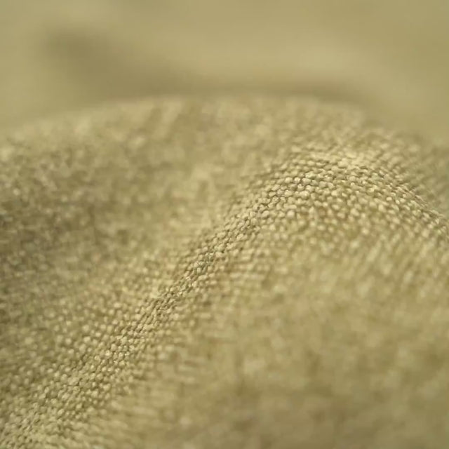 GYLLENE SAND HEVIA CHENILLE MÖBELTYG – MJUK & SLITSTARK