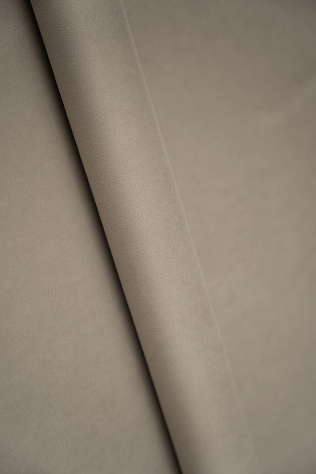 Varm gråbeige smart velvet möbelvelour – slitstark & petproof (bild 1 av 4)