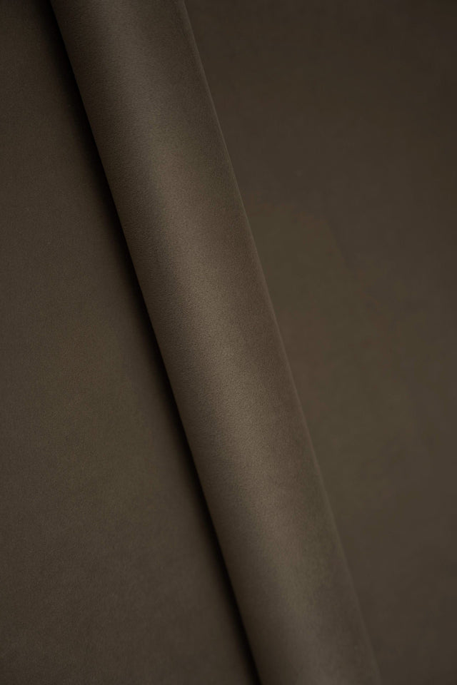 Mörk taupebrun smart velvet möbelvelour – slitstark & petproof (bild 1 av 4)