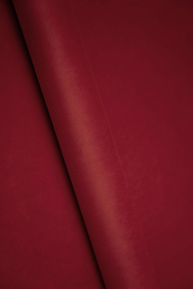 Djup bordeaux smart velvet möbelvelour – slitstark & petproof (bild 1 av 4)