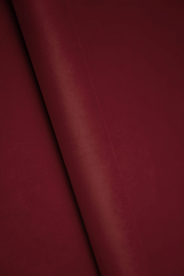 Djup bordeauxröd smart velvet möbelvelour – slitstark & petproof (bild 1 av 4)