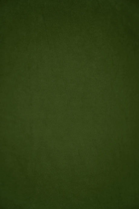 Mörk olivgrön smart velvet möbelvelour – slitstark & petproof (bild 2 av 4)