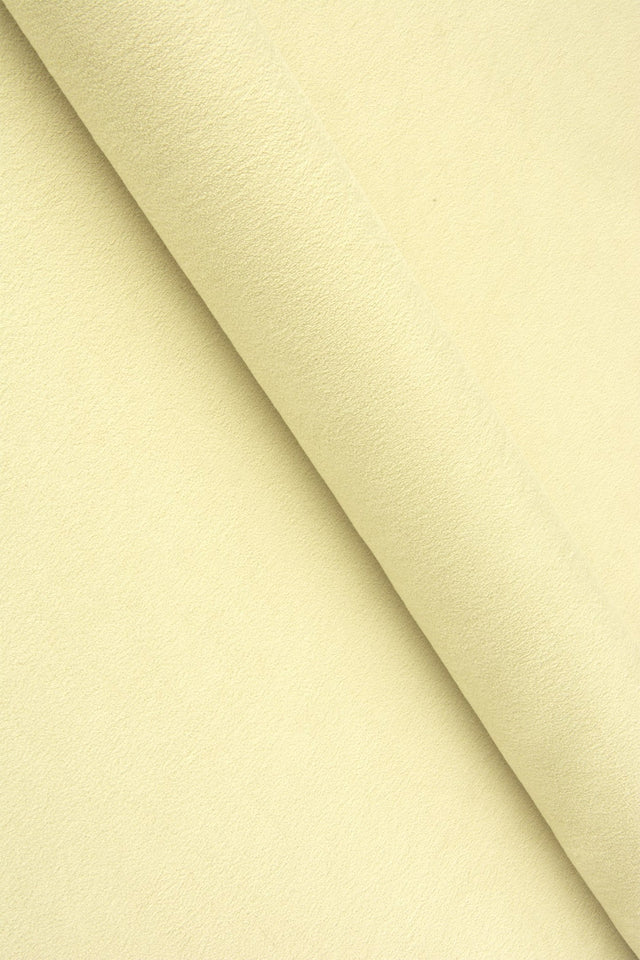 Mjuk vaniljgul Uttario velvet möbelvelour – slitstark & petproof (bild 1 av 4)
