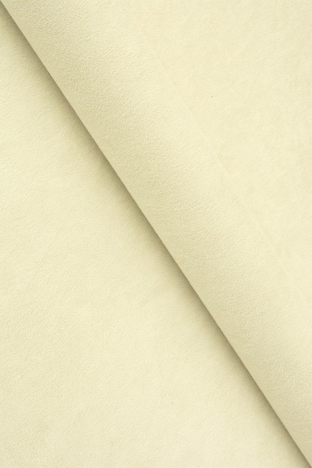 Skir vaniljgul Uttario velvet möbelvelour – slitstark & petproof (bild 1 av 4)