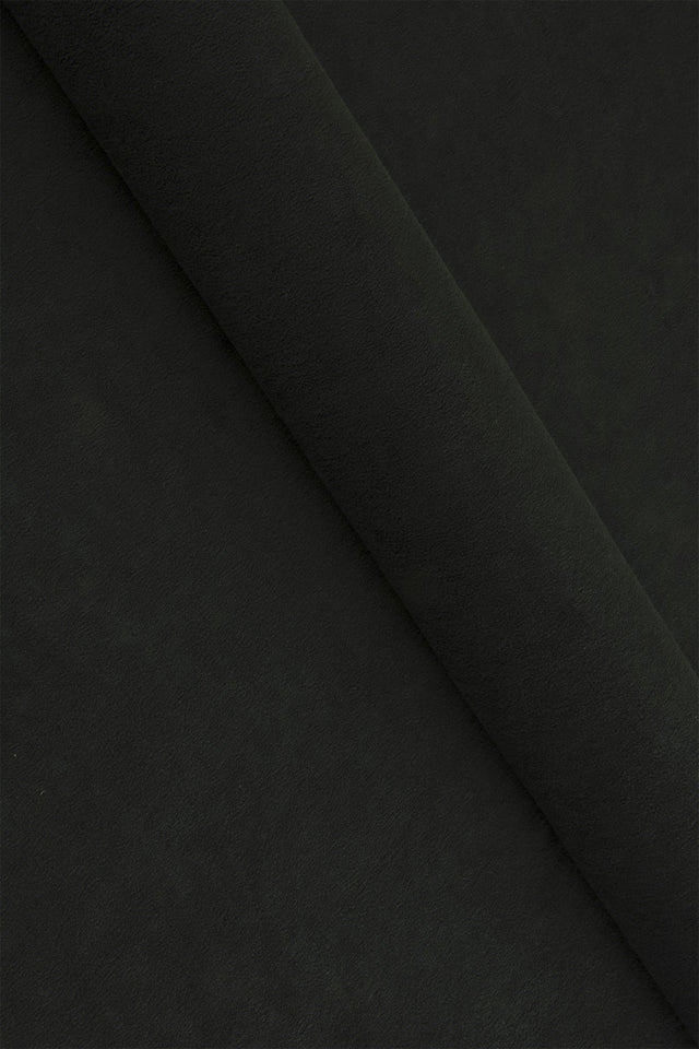 Djup kolsvart Uttario velvet möbelvelour – slitstark & petproof (bild 1 av 4)