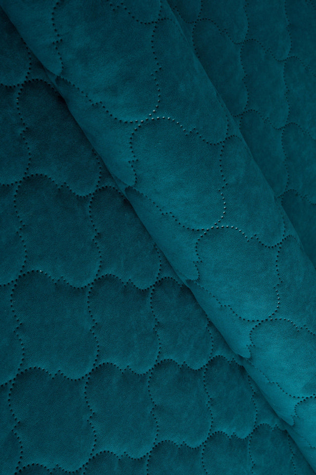 Mörk fjordblå Uttario velvet 3D – kviltad velour med bubbelmönster (bild 1 av 3)
