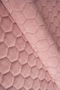 Mjuk korallrosa Uttario velvet 3D – quiltad velour med sexkantsmönster (bild 1 av 3)