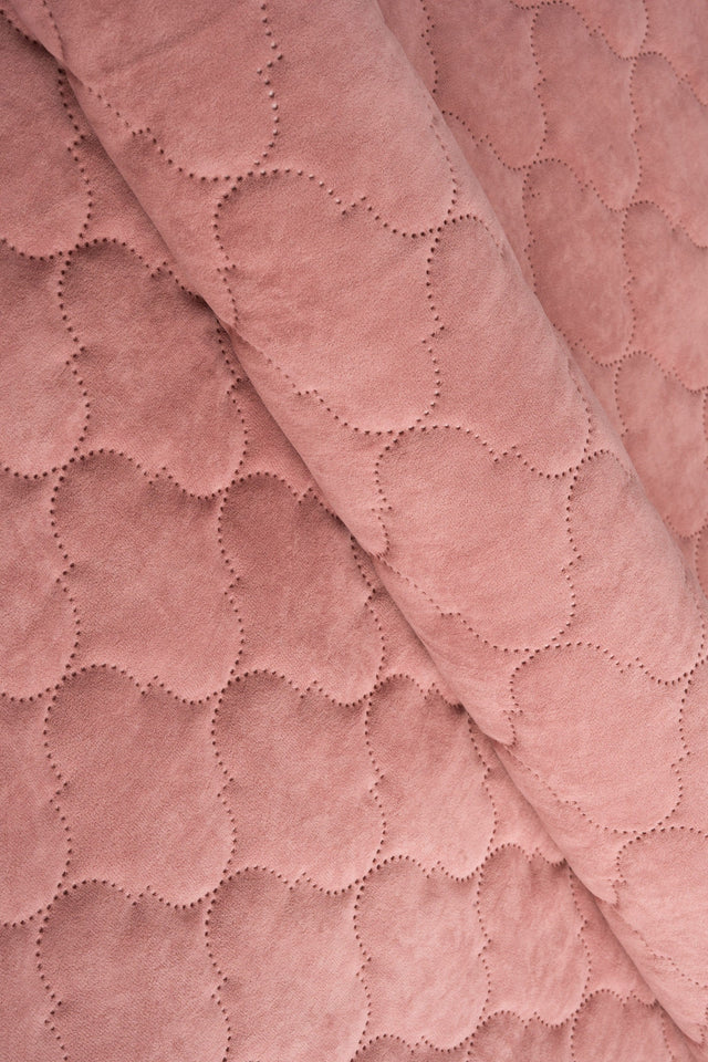 Mjuk korallrosa Uttario velvet 3D – quiltad velour med bubbelmönster (bild 1 av 3)